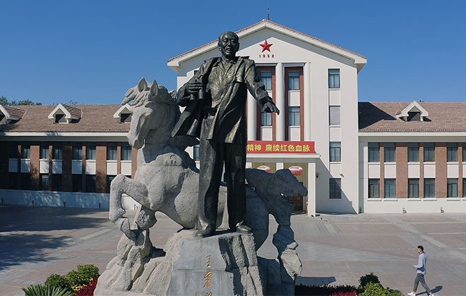 新疆兵團軍墾博物館：一件軍大衣的故事
